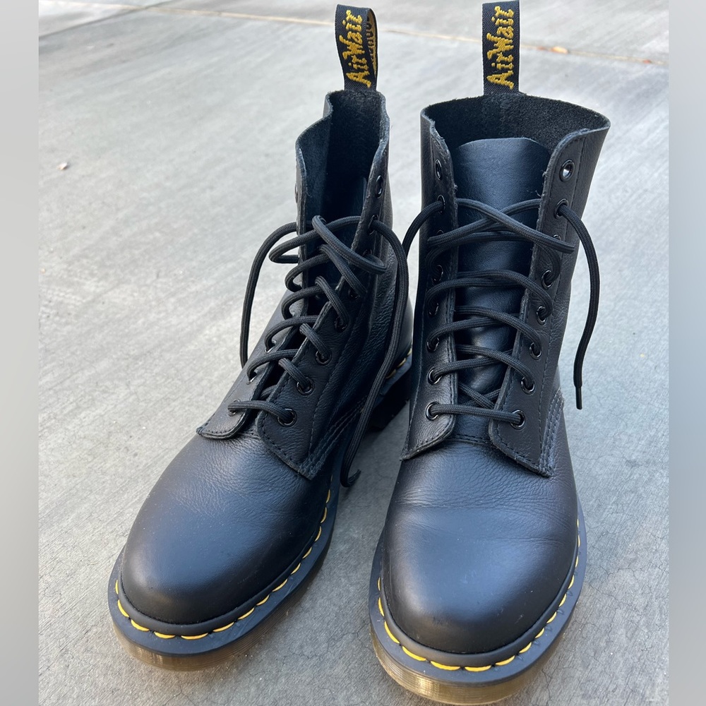 Dr. Martens Black Soft Leather Boots in amazing condition!